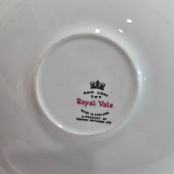 Royal Vale - Cottage Scene Bone China Vintage Tea Cup & Saucer, Pattern #7382 - Picture 7 of 7